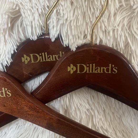 Dillard's Wooden MENS SUIT Hangers Set off 5, - Picture 3 of 7